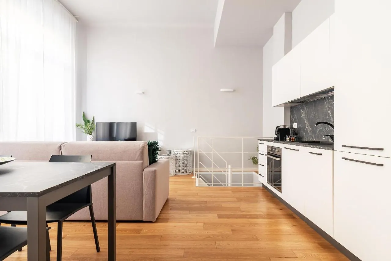 Easyhomes - Botta Milan 0*,  Italy
